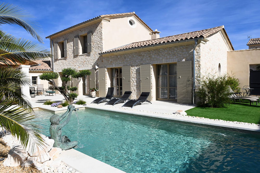 Mas en pierre à Uzès